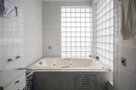 Casa para alugar com 400m², 4 quartos e 8 vagasBanheiro da Suíte 1