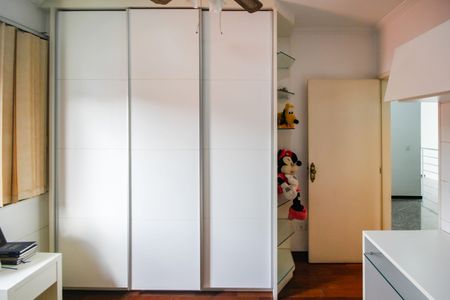 Casa para alugar com 400m², 4 quartos e 8 vagasQuarto