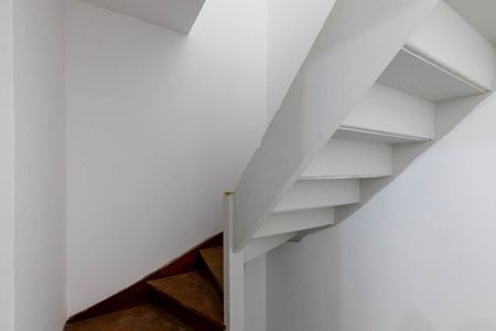 Casa à venda com 115m², 4 quartos e sem vagaEscada