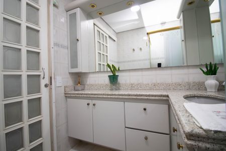 Apartamento à venda com 90m², 3 quartos e 2 vagas Apartamento à venda com 90m², 3 quartos e 2 vagasBanheiro