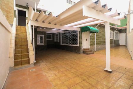 Casa à venda com 163m², 4 quartos e 4 vagas Casa à venda com 163m², 4 quartos e 4 vagasQuintal