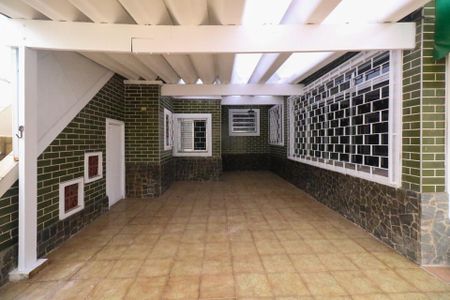 Casa à venda com 163m², 4 quartos e 4 vagas Casa à venda com 163m², 4 quartos e 4 vagasQuintal
