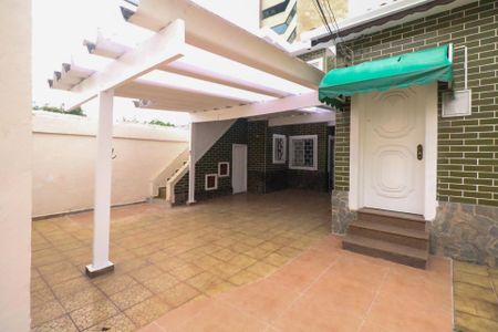 Casa à venda com 163m², 4 quartos e 4 vagas Casa à venda com 163m², 4 quartos e 4 vagasQuintal