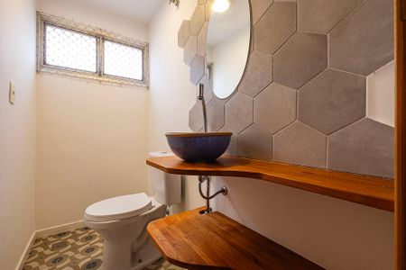 Lavabo de apartamento para alugar com 2 quartos, 70m² em Vila Madalena, São Paulo