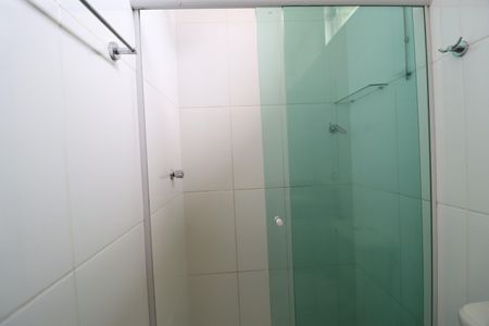 Banheiro Social de apartamento para alugar com 2 quartos, 68m² em Gravatás, Uberlândia
