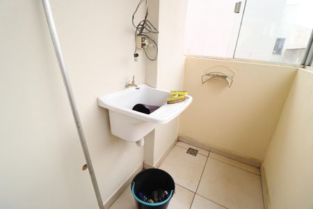 Apartamento para alugar com 68m², 2 quartos e 1 vagaÁrea de Serviço