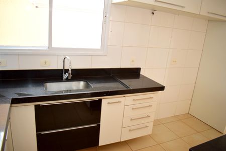 Casa de condomínio para alugar com 260m², 3 quartos e 4 vagasCozinha