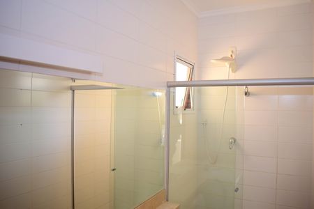 Casa de condomínio para alugar com 260m², 3 quartos e 4 vagasBanheiro Social