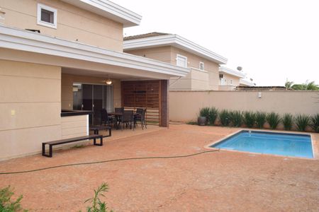 Casa de condomínio para alugar com 260m², 3 quartos e 4 vagasQuintal