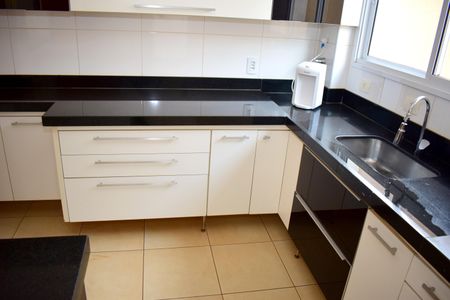 Casa de condomínio para alugar com 260m², 3 quartos e 4 vagasCozinha