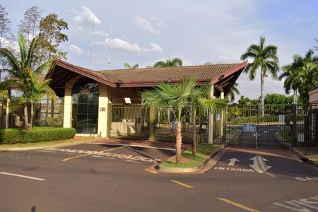 Casa de condomínio para alugar com 260m², 3 quartos e 4 vagasFachada