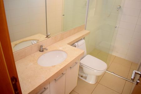 Casa de condomínio para alugar com 260m², 3 quartos e 4 vagasBanheiro Social