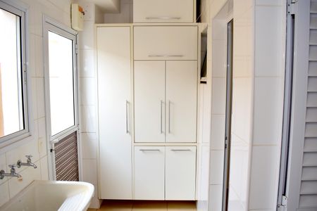 Casa de condomínio para alugar com 260m², 3 quartos e 4 vagasÁrea de Serviço