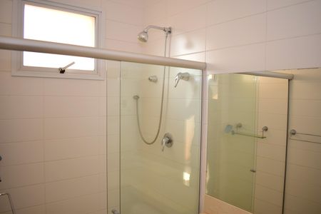 Casa de condomínio para alugar com 260m², 3 quartos e 4 vagasBanheiro da Suíte 2