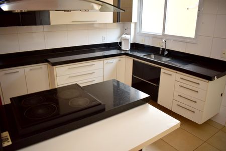 Casa de condomínio para alugar com 260m², 3 quartos e 4 vagasCozinha