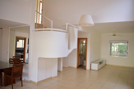 Casa de condomínio para alugar com 260m², 3 quartos e 4 vagasSala