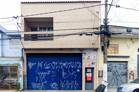 Casa à venda com 300m², 2 quartos e sem vaga Casa à venda com 300m², 2 quartos e sem vagaFachada