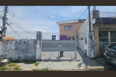Casa à venda com 90m², 2 quartos e 3 vagas Casa à venda com 90m², 2 quartos e 3 vagasFachada