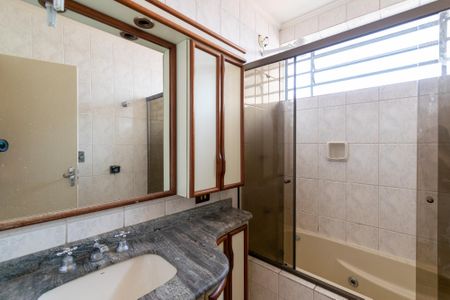 Banheiro da Suíte de casa à venda com 4 quartos, 202m² em Conjunto Residencial Jardim Canaa, São Paulo