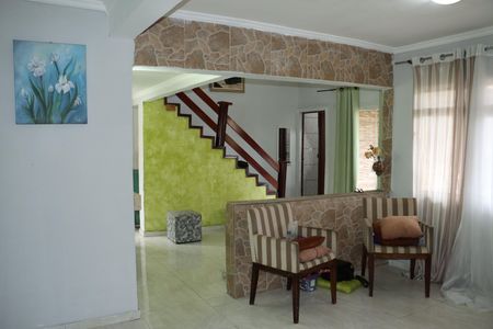 Sala de casa para alugar com 3 quartos, 130m² em Centro, Cotia