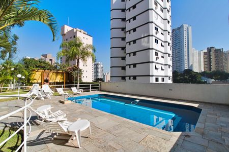 Apartamento à venda com 65m², 1 quarto e 2 vagas Apartamento à venda com 65m², 1 quarto e 2 vagasÁrea comum - Piscina