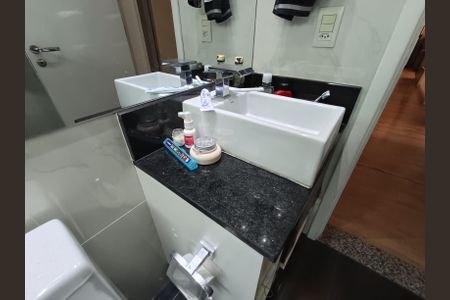 Apartamento para alugar com 73m², 2 quartos e 1 vaga Apartamento para alugar com 73m², 2 quartos e 1 vagaBanheiro da Suíte