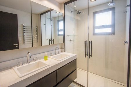 Banheiro da Suíte 1 de apartamento para alugar com 3 quartos, 190m² em Campo Belo, São Paulo
