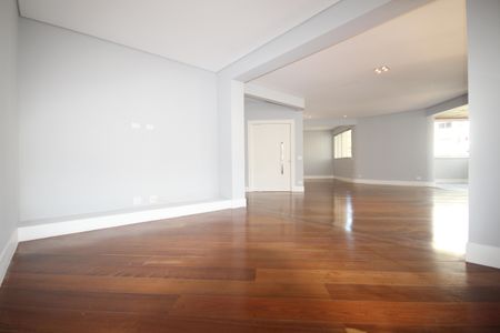 Sala de apartamento para alugar com 3 quartos, 245m² em Moema, São Paulo