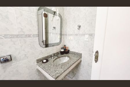 Casa à venda com 350m², 3 quartos e 4 vagas Casa à venda com 350m², 3 quartos e 4 vagasBanheiro da Suíte 2