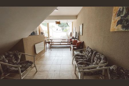 Casa à venda com 350m², 3 quartos e 4 vagas Casa à venda com 350m², 3 quartos e 4 vagasChurrasqueira