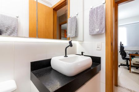 Apartamento à venda com 73m², 3 quartos e 1 vaga Apartamento à venda com 73m², 3 quartos e 1 vagaBanheiro Social
