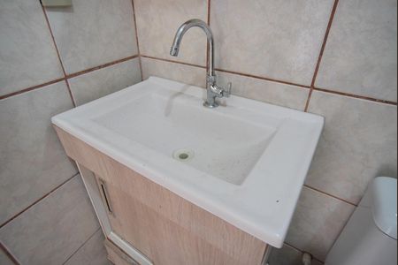 Banheiro  de casa para alugar com 1 quarto, 44m² em Jardim Sabará, Porto Alegre