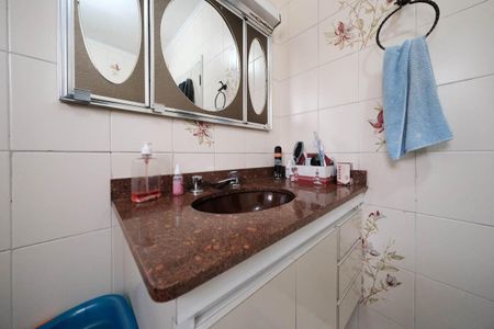 Casa à venda com 250m², 4 quartos e 4 vagasBanheiro 2