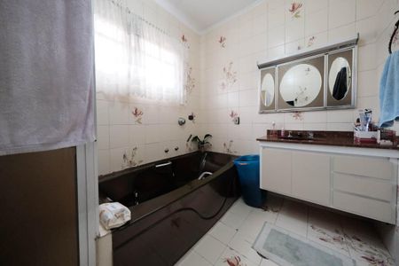 Casa à venda com 250m², 4 quartos e 4 vagasBanheiro 2