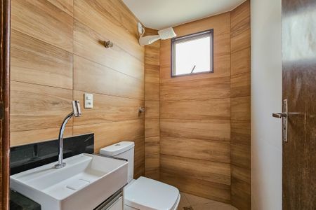 Apartamento à venda com 46m², 2 quartos e 1 vaga Apartamento à venda com 46m², 2 quartos e 1 vagaBanheiro