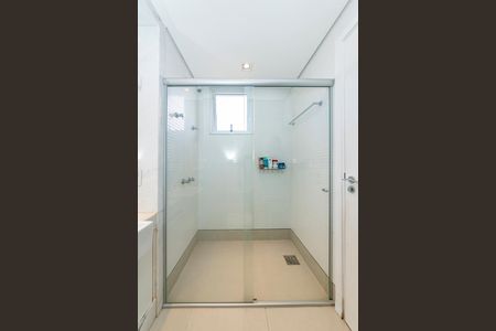 Apartamento à venda com 225m², 3 quartos e 3 vagasBanheiro da Suíte 2