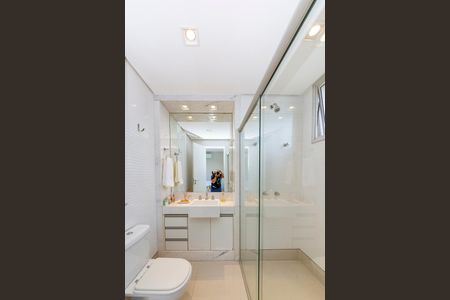 Apartamento à venda com 225m², 3 quartos e 3 vagasBanheiro da Suíte 2