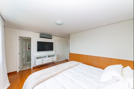 Apartamento à venda com 225m², 3 quartos e 3 vagasSuíte 1