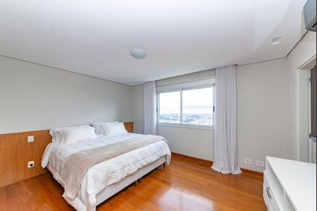 Apartamento à venda com 225m², 3 quartos e 3 vagasSuíte 1