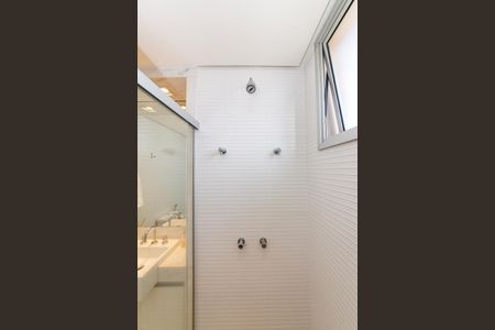 Apartamento à venda com 225m², 3 quartos e 3 vagasBanheiro da Suíte 2