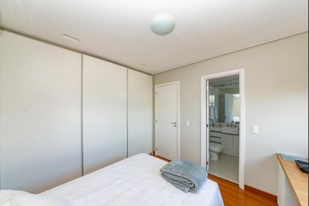 Apartamento à venda com 225m², 3 quartos e 3 vagasSuíte 2