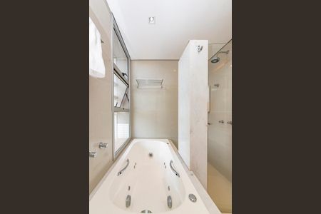 Apartamento à venda com 225m², 3 quartos e 3 vagasBanheiro da Suíte 1