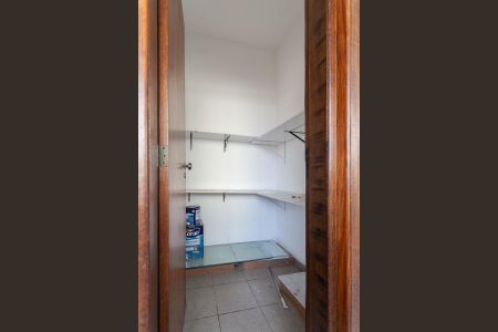 Apartamento à venda com 136m², 3 quartos e 2 vagas Apartamento à venda com 136m², 3 quartos e 2 vagasDespensa