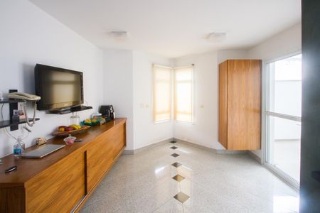 Casa de condomínio à venda com 390m², 4 quartos e 4 vagas Casa de condomínio à venda com 390m², 4 quartos e 4 vagasCozinha