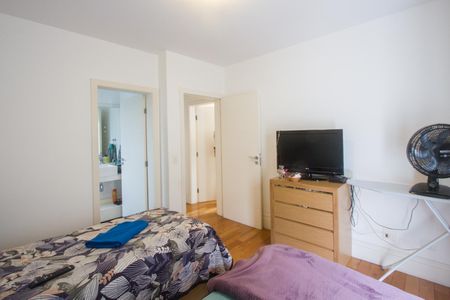 Casa de condomínio à venda com 390m², 4 quartos e 4 vagas Casa de condomínio à venda com 390m², 4 quartos e 4 vagasSuíte 4