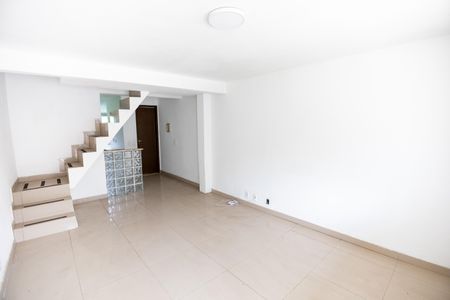 Sala de casa de condomínio para alugar com 2 quartos, 59m² em Santíssimo, Rio de Janeiro