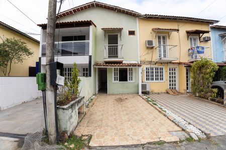 Casa de condomínio para alugar com 59m², 2 quartos e 1 vaga Casa de condomínio para alugar com 59m², 2 quartos e 1 vagaFachada