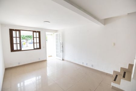 Casa de condomínio para alugar com 59m², 2 quartos e 1 vaga Casa de condomínio para alugar com 59m², 2 quartos e 1 vagaSala