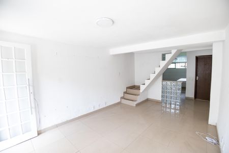 Casa de condomínio para alugar com 59m², 2 quartos e 1 vaga Casa de condomínio para alugar com 59m², 2 quartos e 1 vagaSala