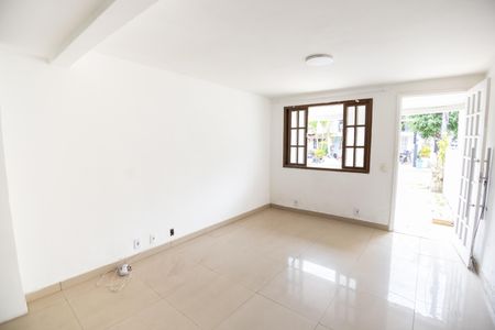 Sala de casa de condomínio para alugar com 2 quartos, 59m² em Santíssimo, Rio de Janeiro